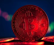 سقوط بیت کوین به زیر سطح ۱۰۵ هزار دلار؛ نشانه ای از آماده باش سرمایه های تازه برای ورود