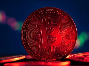 سقوط بیت کوین به زیر سطح ۱۰۵ هزار دلار؛ نشانه ای از آماده باش سرمایه های تازه برای ورود