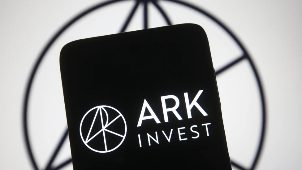 فروش ۲۸ میلیون دلاری سهام گری اسکیل تراست بیت‌کوین توسط ARK